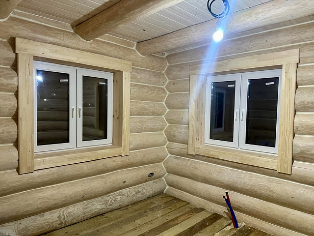 Окна в деревянном доме из сруба. Закончили работы по установке Окон ПВХ с обсадой и деревянным наличником.